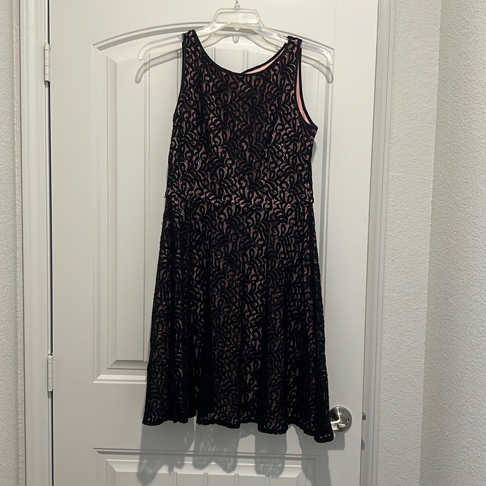 Nine & Co knee-length dress, black with pink underlayer. Size 10, good condition